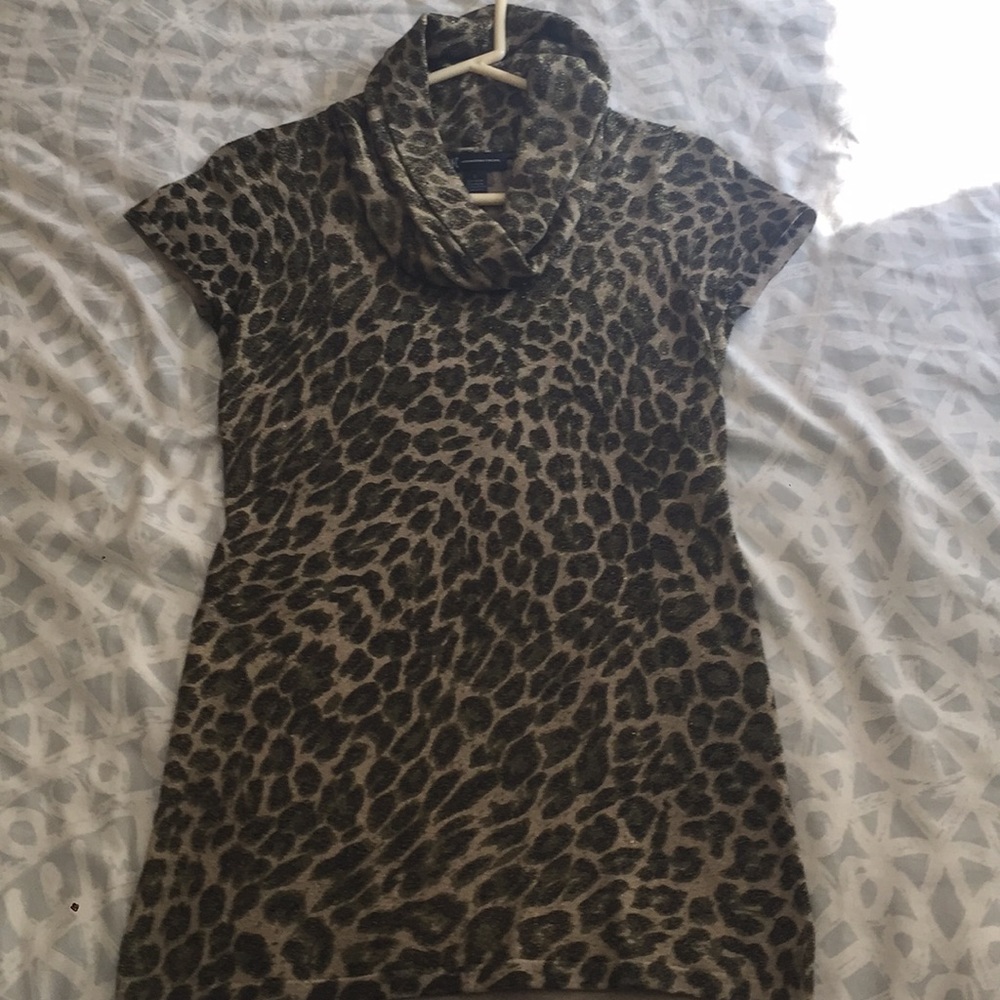 Shirt sleeve green animal print top
